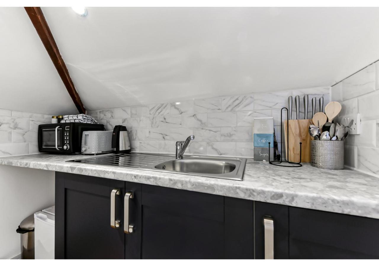 첼름스퍼드 Sleek And Modern Studio With Minimalist Vibe 아파트 외부 사진